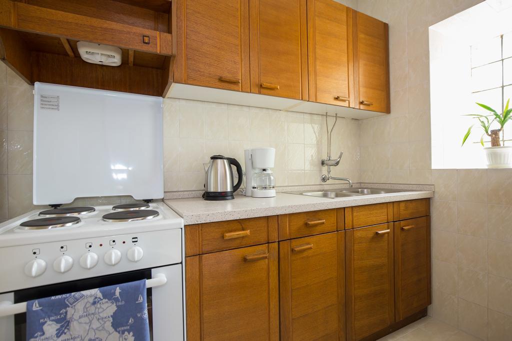 Holiday Home Mery By El-Pi Tours Malinska Exterior foto